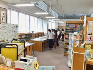 夏休みに本校図書館を公開しました（第８回 東京・学校図書館スタンプラリー参加）
