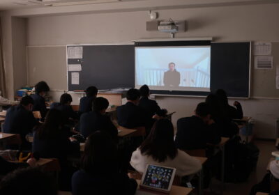 高1は各教室で講演会を聞きました
