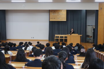 高校1年生　キャリア講演会を行いました