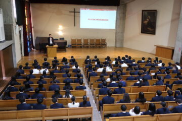 高校1年生　キャリアデザイン講演会をおこないました