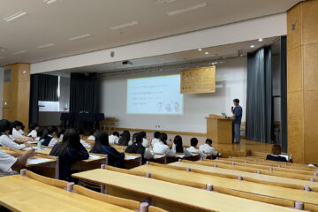 高校2年生　OBOGによる進路講演会をおこないました