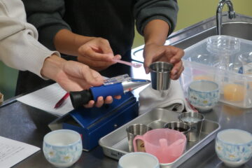 高校3年生 家庭科授業 ― 糖分について学ぶ