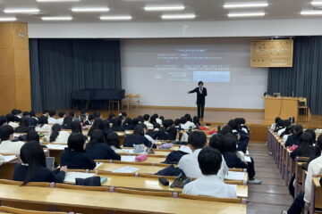明治学院大学の先生による高校3年生への講義「教養原論」を行いました＜第8回＞