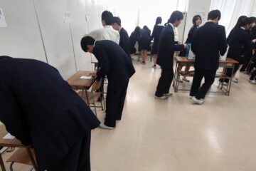 高校1年生　衆議院選挙の模擬投票を実施しました（投票率83.1％）